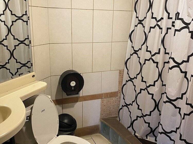 Alajuela Backpackers Airport Hostel