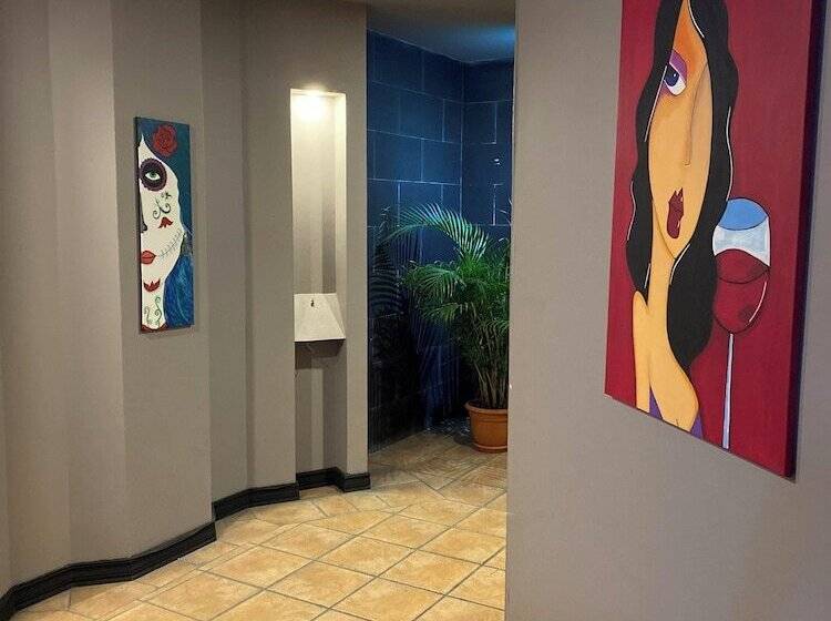 Alajuela Backpackers Airport Hostel