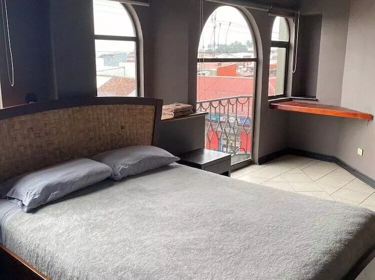 Alajuela Backpackers Airport Hostel