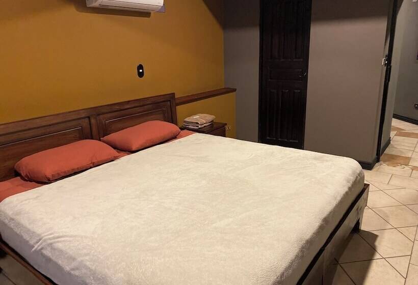 Alajuela Backpackers Airport Hostel