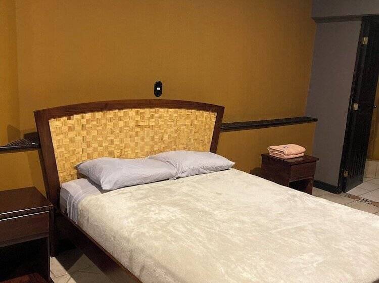 Alajuela Backpackers Airport Hostel