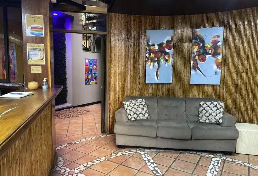 Alajuela Backpackers Airport Hostel