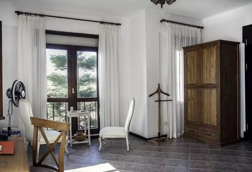 Отель Artemis Selcuk Suites