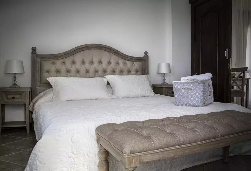 Отель Artemis Selcuk Suites