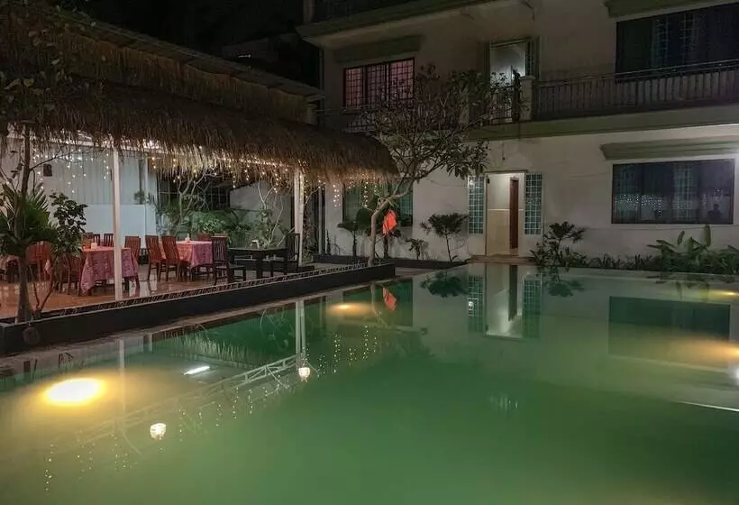 هتل Damnak Riverside Villa