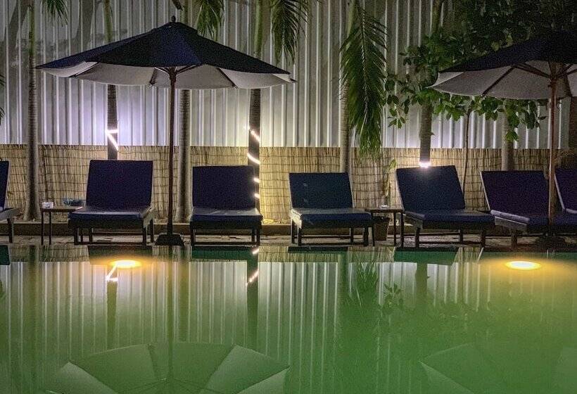 Otel Damnak Riverside Villa