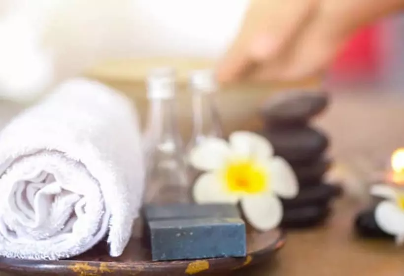 هتل Damnak Riverside Villa