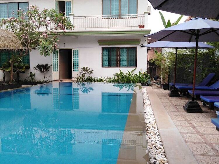 Otel Damnak Riverside Villa