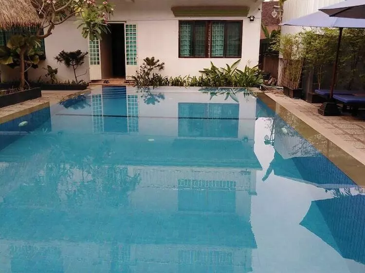 هتل Damnak Riverside Villa