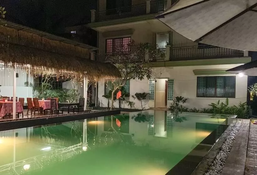 هتل Damnak Riverside Villa