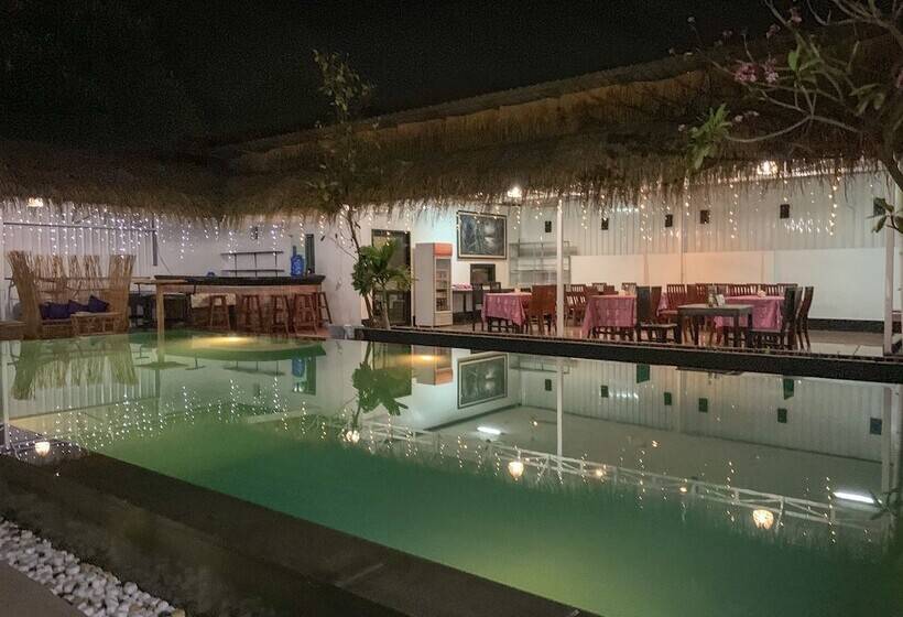 Otel Damnak Riverside Villa