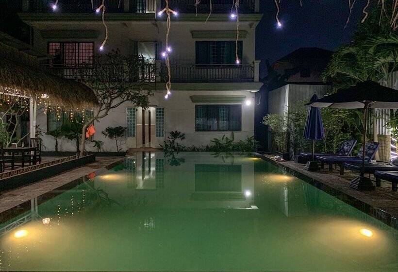 Otel Damnak Riverside Villa