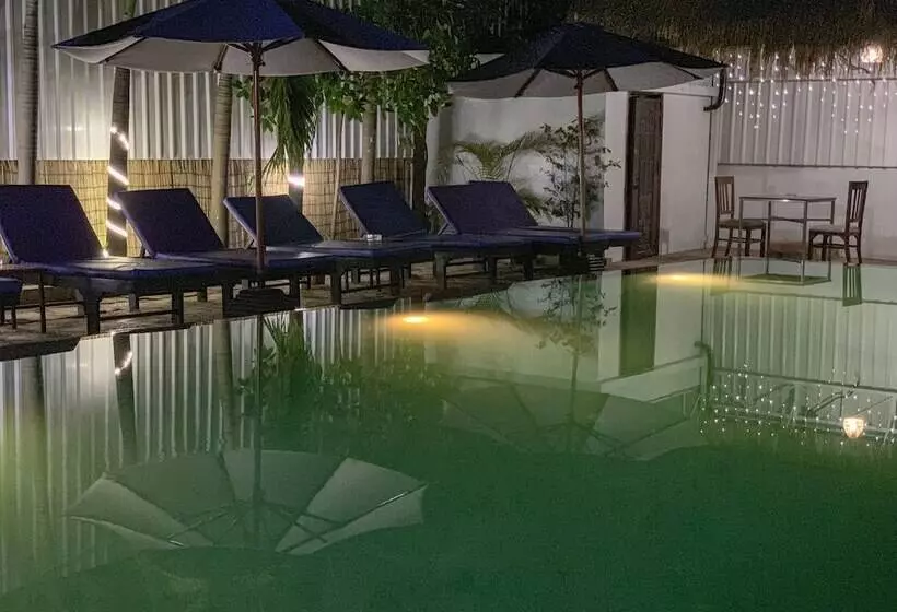 هتل Damnak Riverside Villa