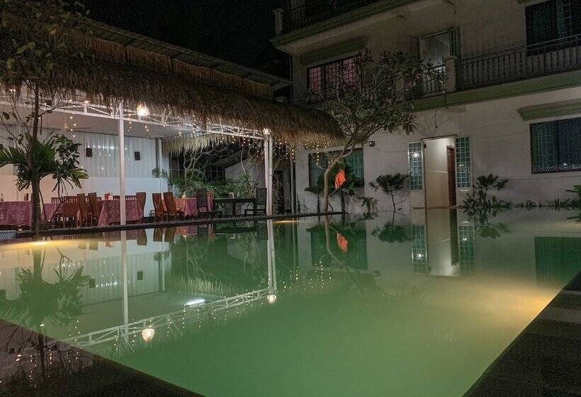 Otel Damnak Riverside Villa