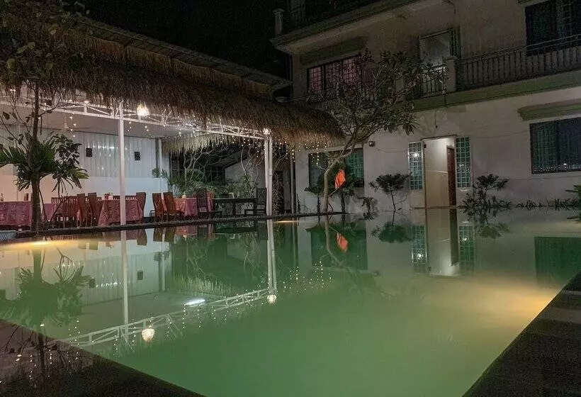 هتل Damnak Riverside Villa