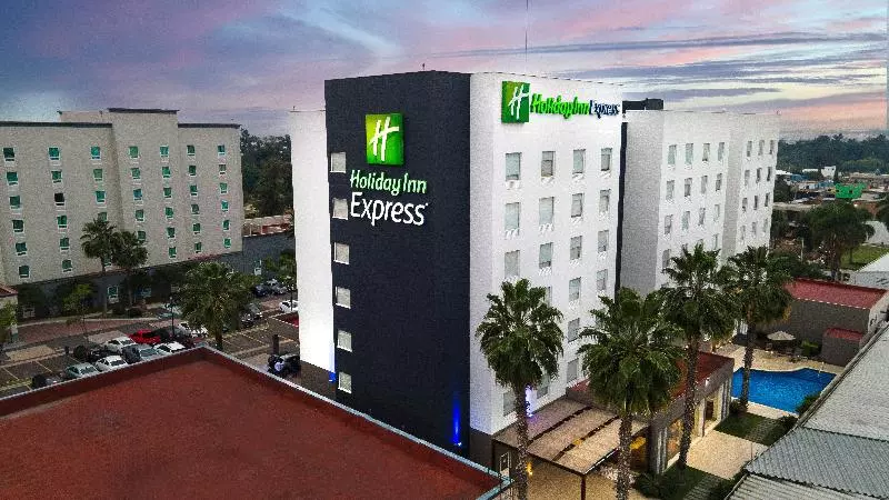 هتل Holiday Inn Express Guadalajara Aeropuerto, An Ihg