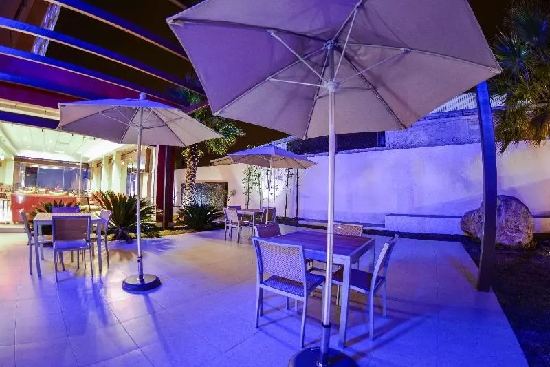 هتل Holiday Inn Express Guadalajara Aeropuerto, An Ihg