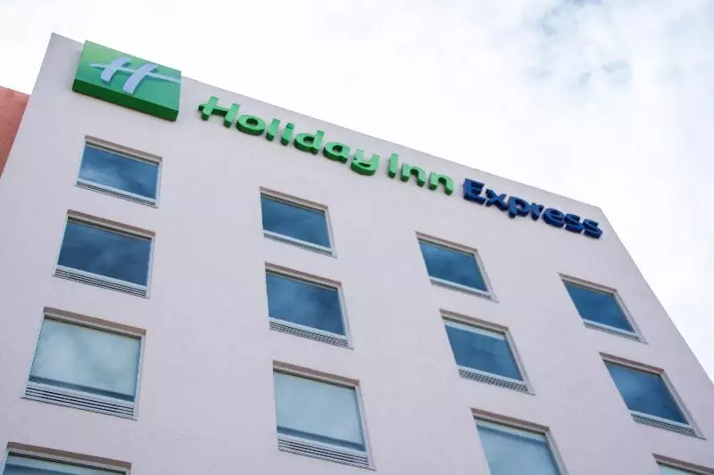 هتل Holiday Inn Express Guadalajara Aeropuerto, An Ihg