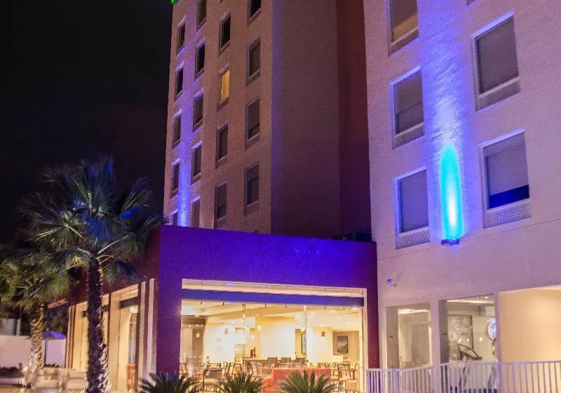 هتل Holiday Inn Express Guadalajara Aeropuerto, An Ihg