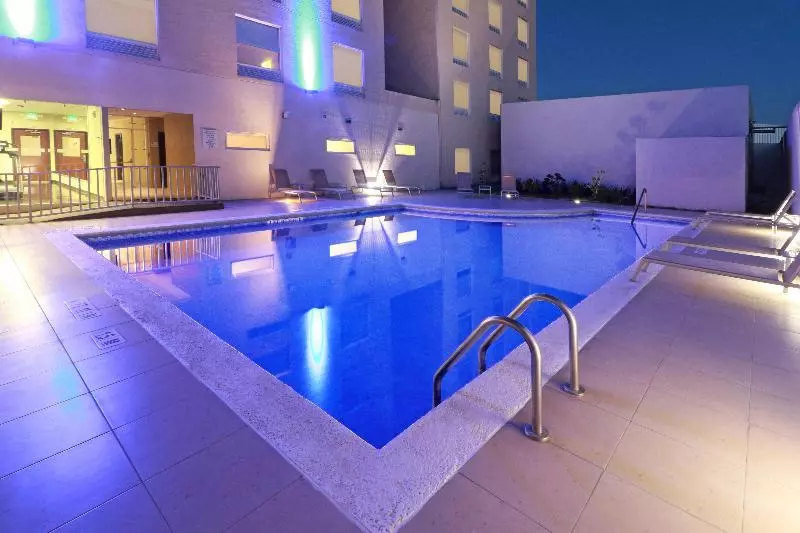 هتل Holiday Inn Express Guadalajara Aeropuerto, An Ihg