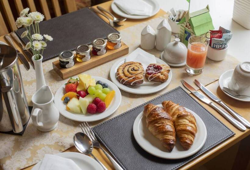 هتل The Briarfields