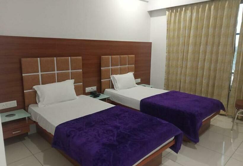 Empire Hotel Valsad