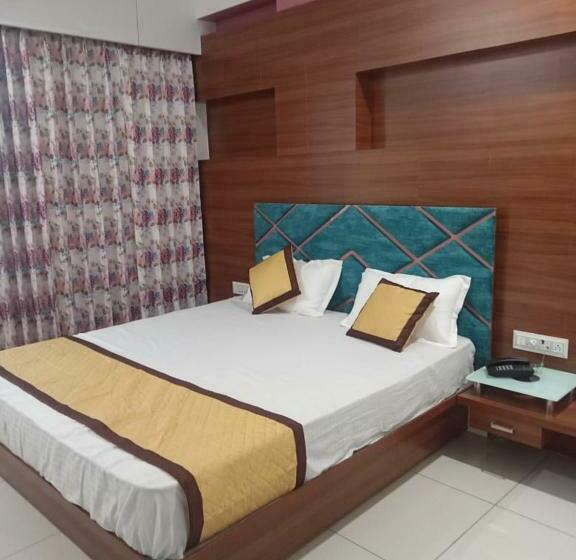 Empire Hotel Valsad