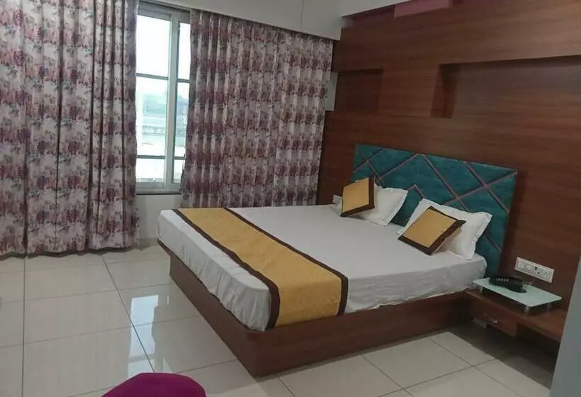 Empire Hotel Valsad