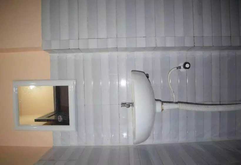 هتل Spot On Maddy S Guest House