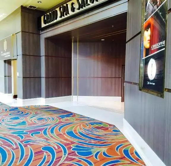 Stunning Balcony Strip View Mgm Signature  Free Valet