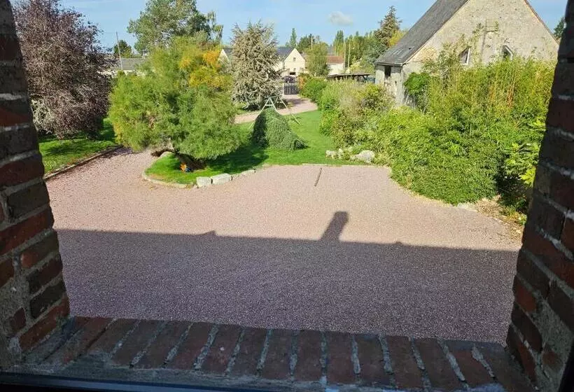 Aamiaismajoitus (B&B) Au Nid Des Champs, Agréable Chambre D Hôtes, Proche De Chartres