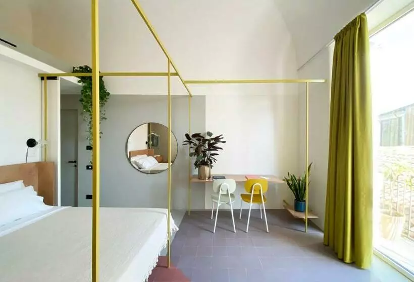 تختخواب و صبحانه Zahara