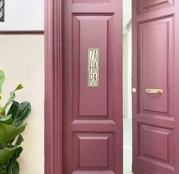 تختخواب و صبحانه Zahara