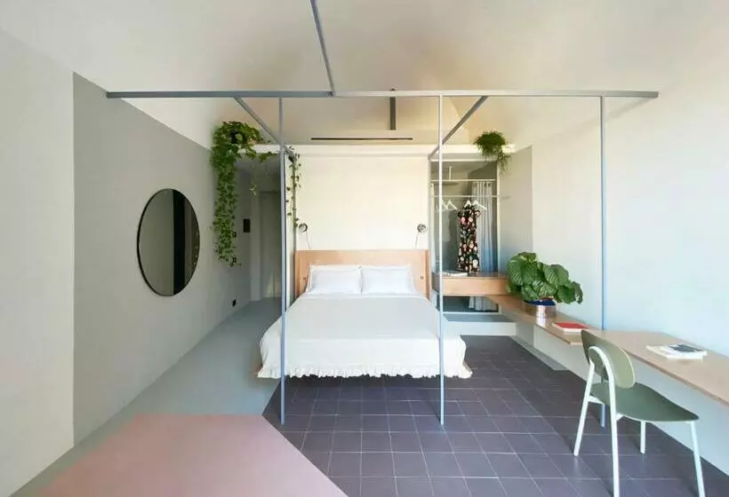 تختخواب و صبحانه Zahara