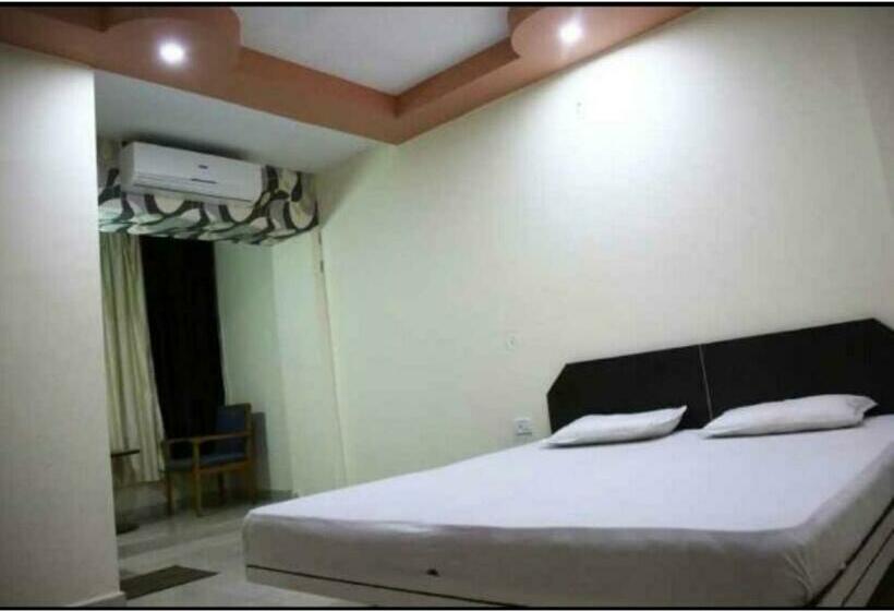 ホテル Amogh, Raisen