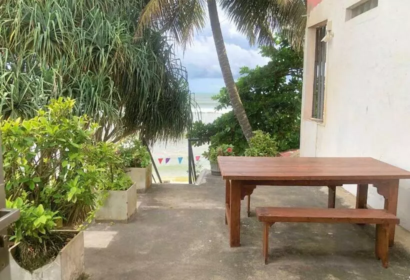 هتل The Shack Beach