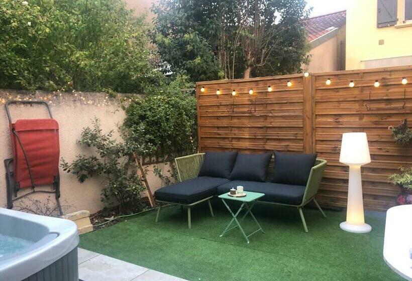 تختخواب و صبحانه Au Petit C Alain