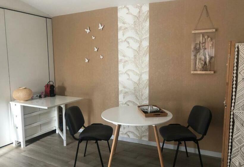 تختخواب و صبحانه Au Petit C Alain