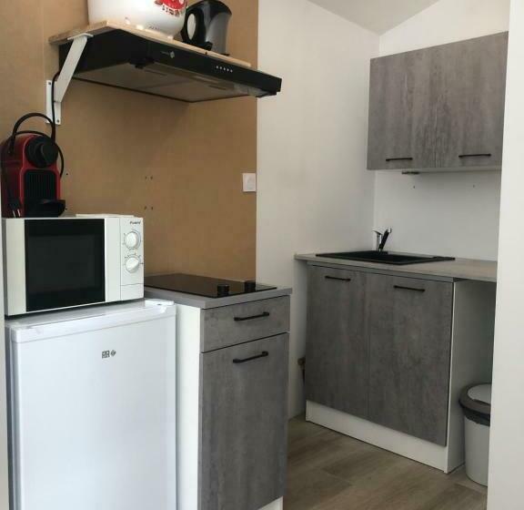 تختخواب و صبحانه Au Petit C Alain