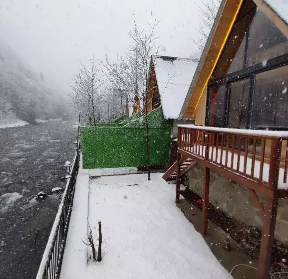 تختخواب و صبحانه Serinle Bungalow