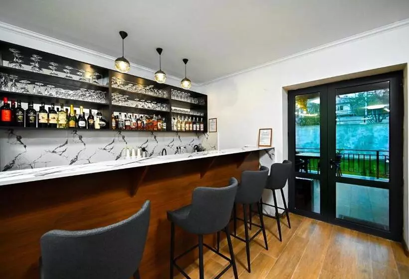 Aurelia Hotel & Restaurant