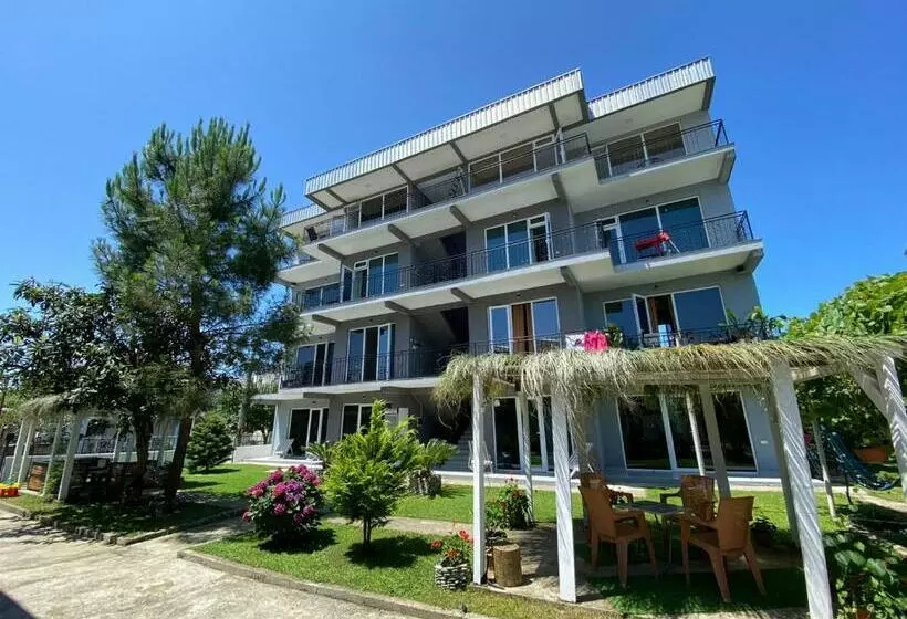 تختخواب و صبحانه Pirosmani