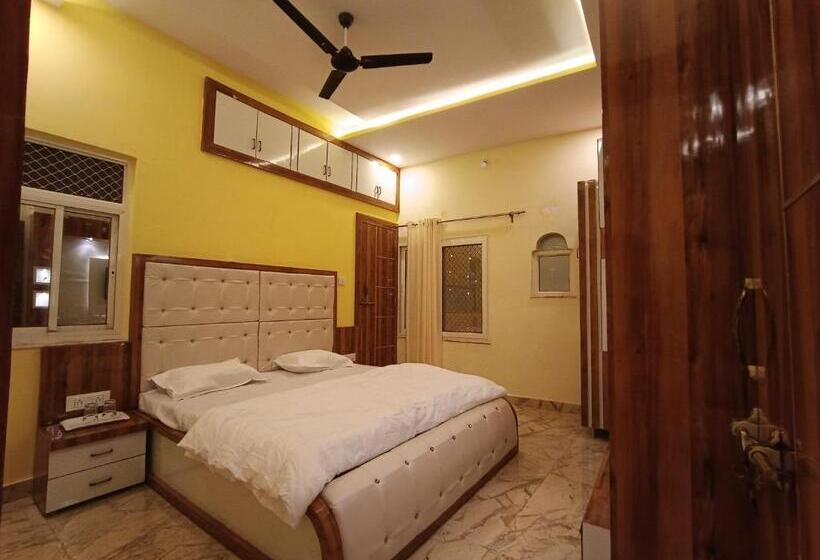 Hotel Rajwada Palace