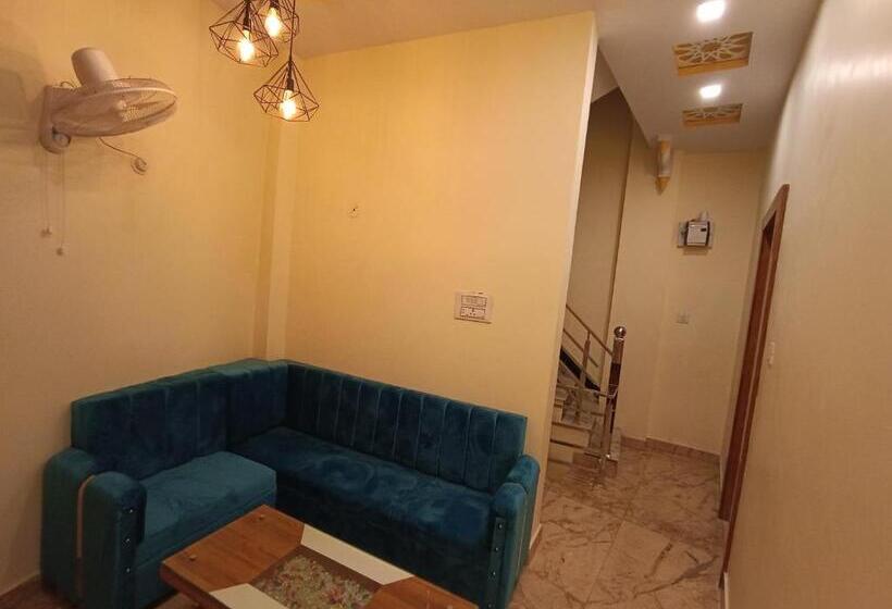 Hotel Rajwada Palace