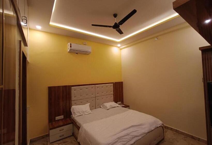 Hotel Rajwada Palace