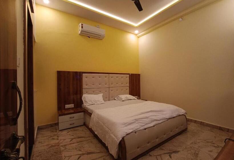 Hotel Rajwada Palace