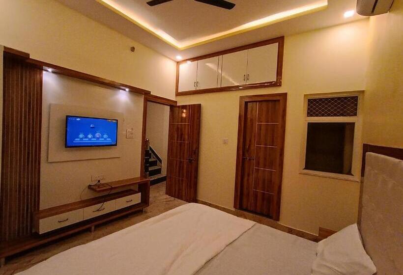 Hotel Rajwada Palace