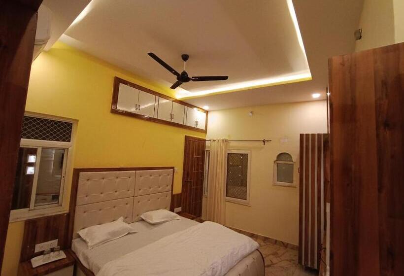 Hotel Rajwada Palace