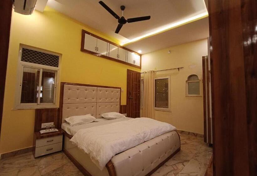 Hotel Rajwada Palace