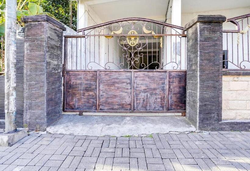 Hotel Spot On 91789 Kost Umik Sidoarjo Syariah